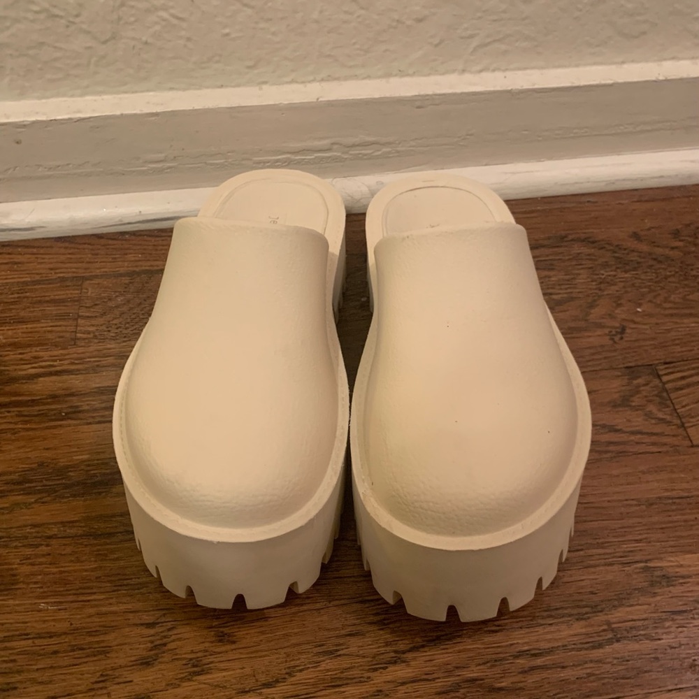 Jeffrey Campbell Clogge Platform Mule in Beige Size 6 US